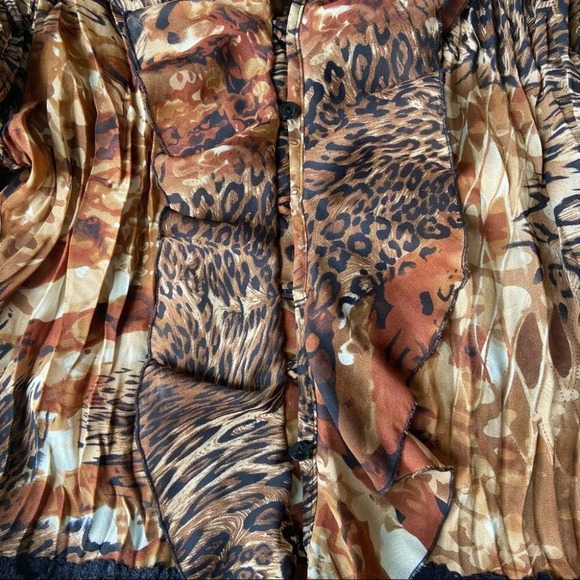 Laura Leopard Print Raffle  Blouse - Picture 12 of 16